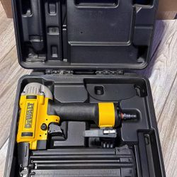 Dewalt 18 Gauge Brad Nailer 