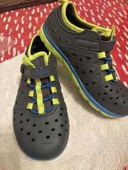 Stride Rite water shoes size 1 kids