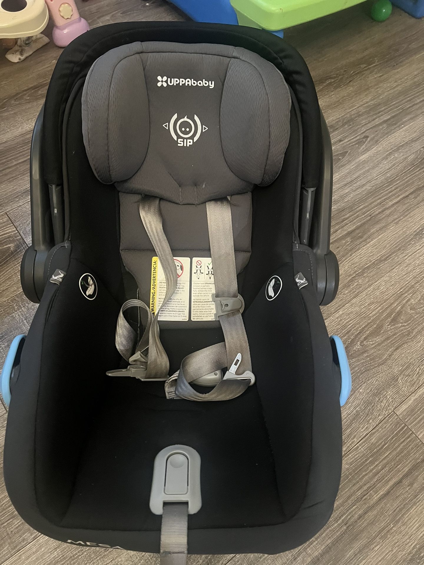 Uppababy Car Seat -Base included