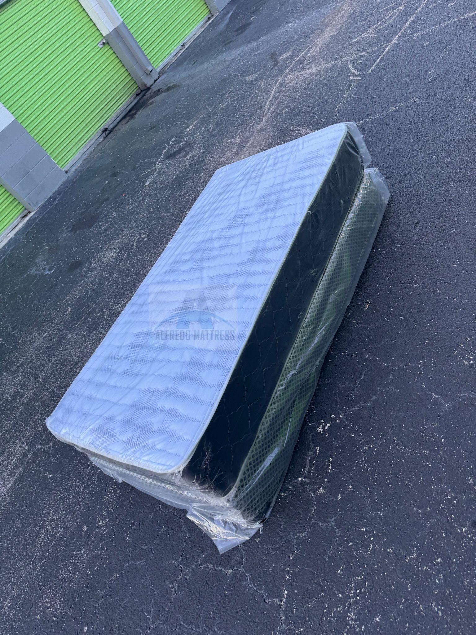 Twin mattress and box spring set (2pc - new)