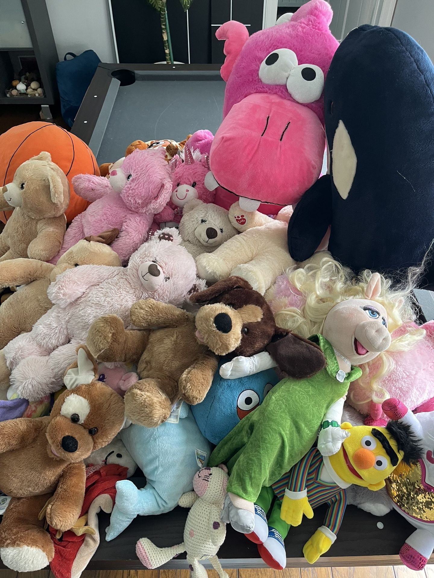 40 Stuffed Animals (5+ Build A Bears)