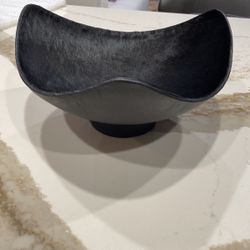 Regina, Andrew Bentley bowl hair texture inside
