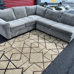 Sectional Couch!! Delivery Available 🚚!! Dimensions: 101” x 96” Length x 35” Height x 38” Depth
