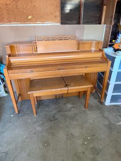 1950s Kimball Consolette Spinet Piano with Bench, Blonde Finish, Chicago-Made $500 OBO