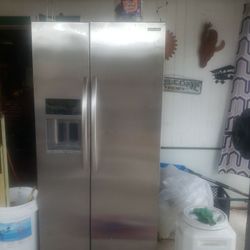 Refrigerator 