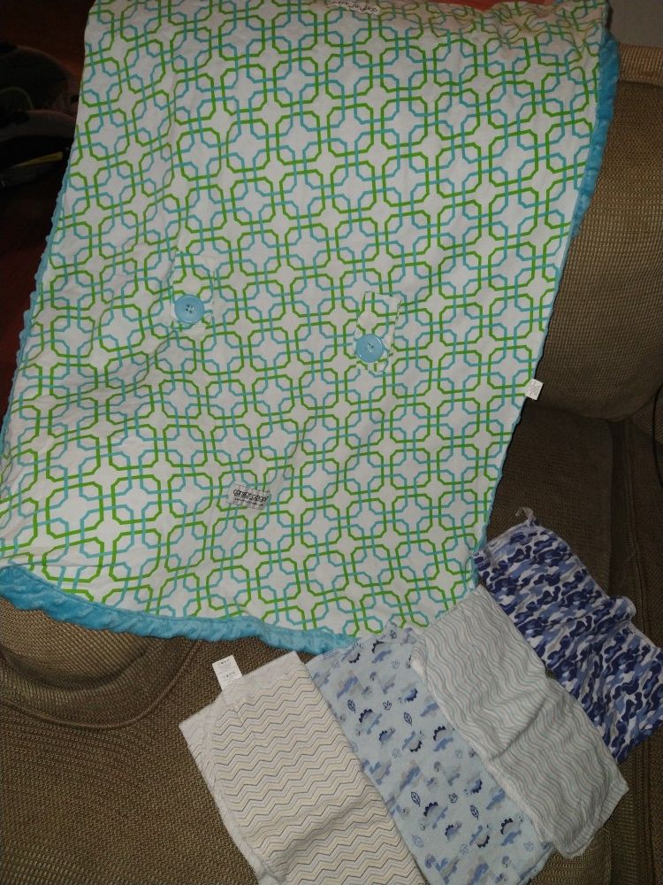 Car seat cover and 4 blankets