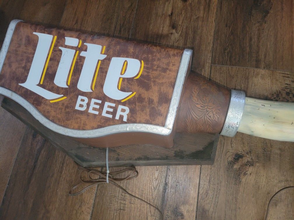 Vintage Lighted Miller Lite Longhorn Beer Sign