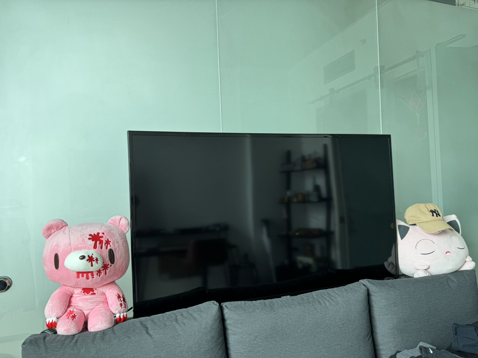 Perfect Condition 50 Inch Samsung TV with Cables Remote & Wall Mount