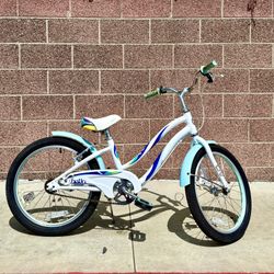 Girls 20” Bella Beach Cruiser  by Giant Bikes 