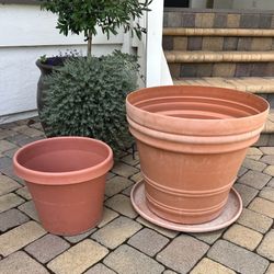 2 Large Outdoor Resin Pots