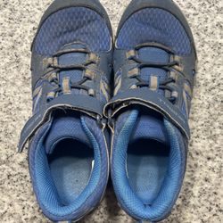 Merrell Boys Hiking Boots Size 4.5