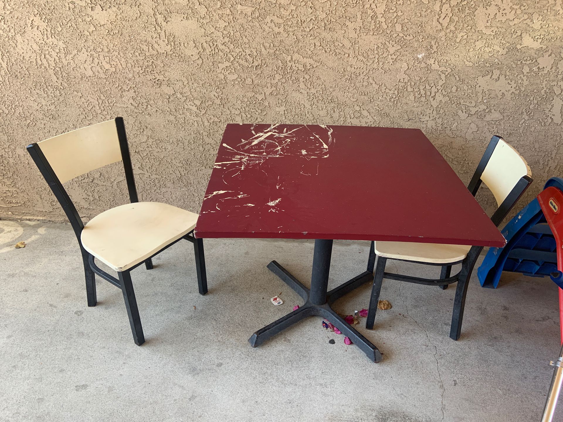 2 chairs and table