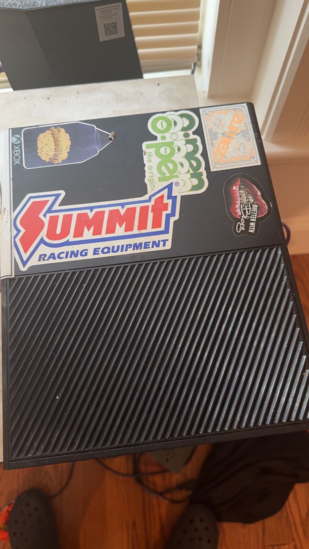 Xbox 1 , Everything Works Wires & Controller Comes With It !