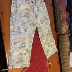 2 Pair, Ladies Comfortable Capris Size 16W