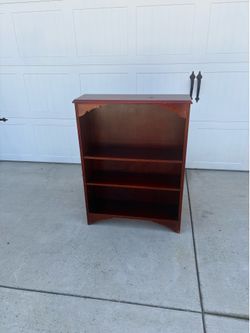 Solid wood three-shelf bookcase in cherry