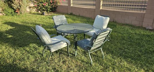 ***5-Piece Outdoor Pwtio Set with Cushions**