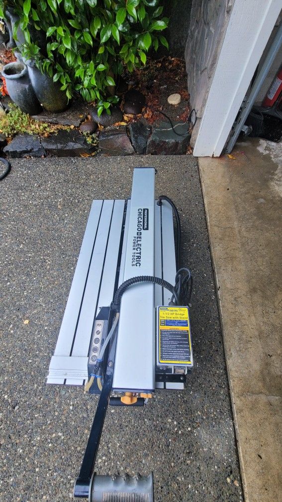 Tile Saw With Stand