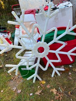36” snowflake blow mold ex cond has 2 flashing designs