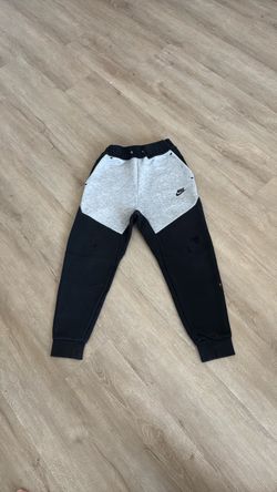 Nike Tech Fleece Jogger Pants(Grey and black)