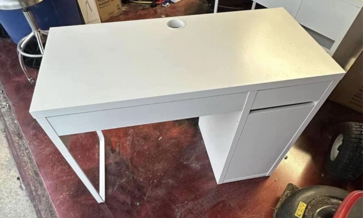 White Ikea Desk