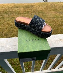 Women’s Gucci Slides 