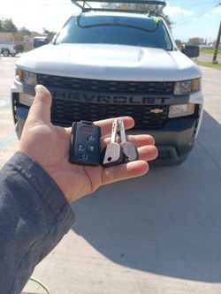 Car Keys N Remotes/ Llaves Con Control