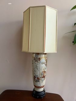 DECORATIVE TABLE LAMP