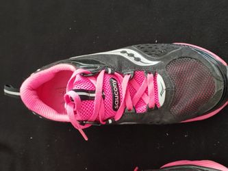 Saucony tennis shoes