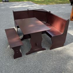 Corner Nook Table Set
