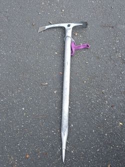 Ice axe for mountaineering