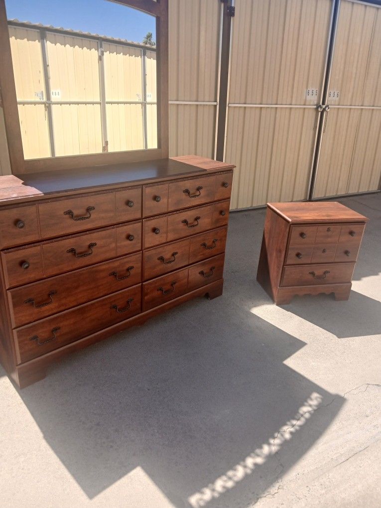 Dresser & Nightstand 