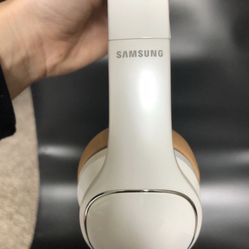 Samsung Level On Headphones EO-OG900 Premium On Ear Wired White Dual Diaphragm