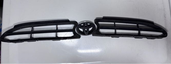 98 - 01 Toyota Corolla Radiator Side Grille Right & Left + Emblem Molding