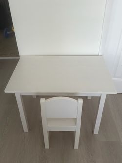 Kids table and chair