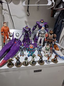 Buzz lightyear.  set collection.  Good condition. ..ships and action figures.