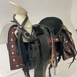 Monturas charras de cuero con fuste amplio