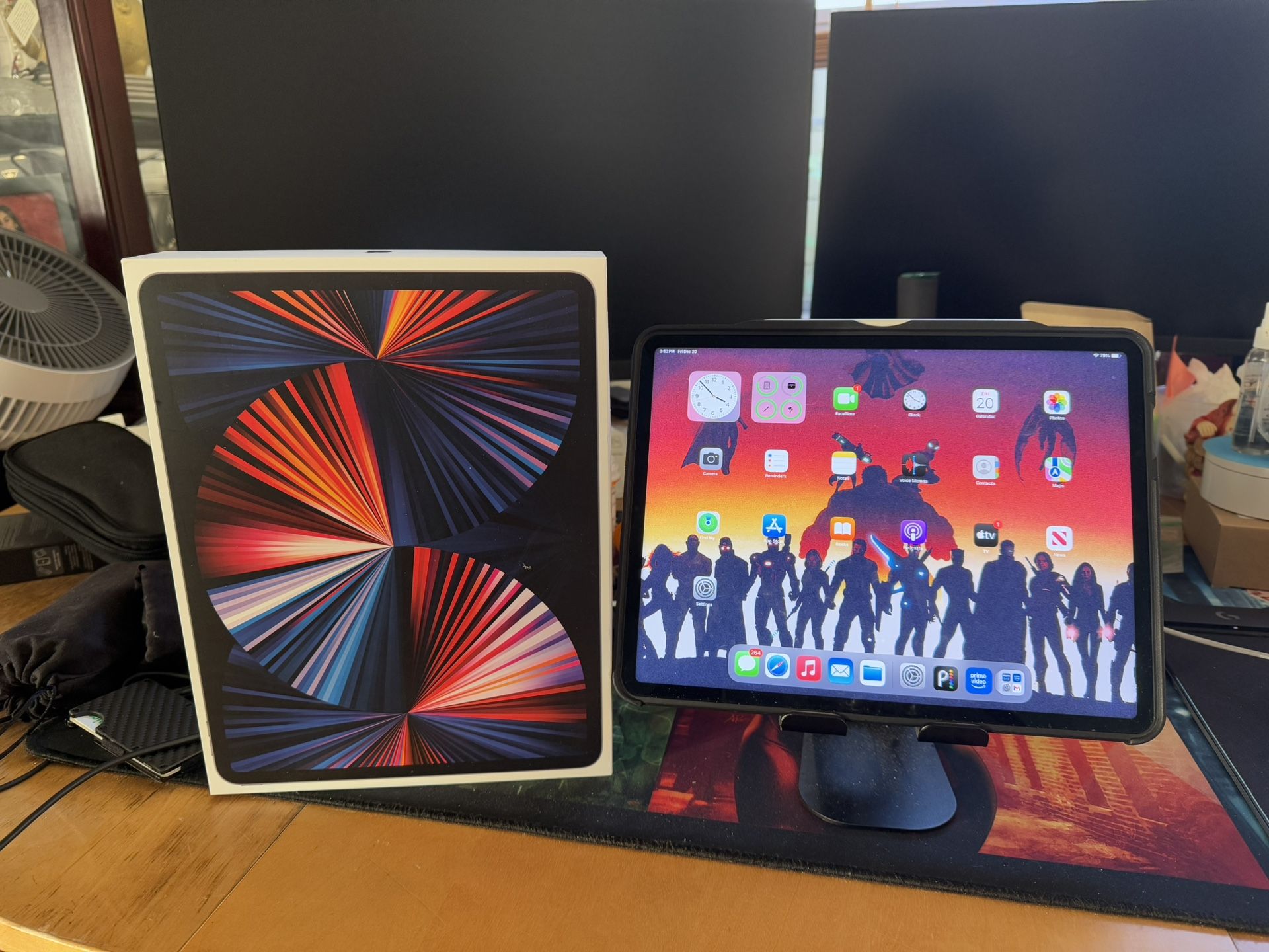 Apple iPad Pro 12.9 Inch 5th Generation 256GB with Apple Pencil and Case Stand