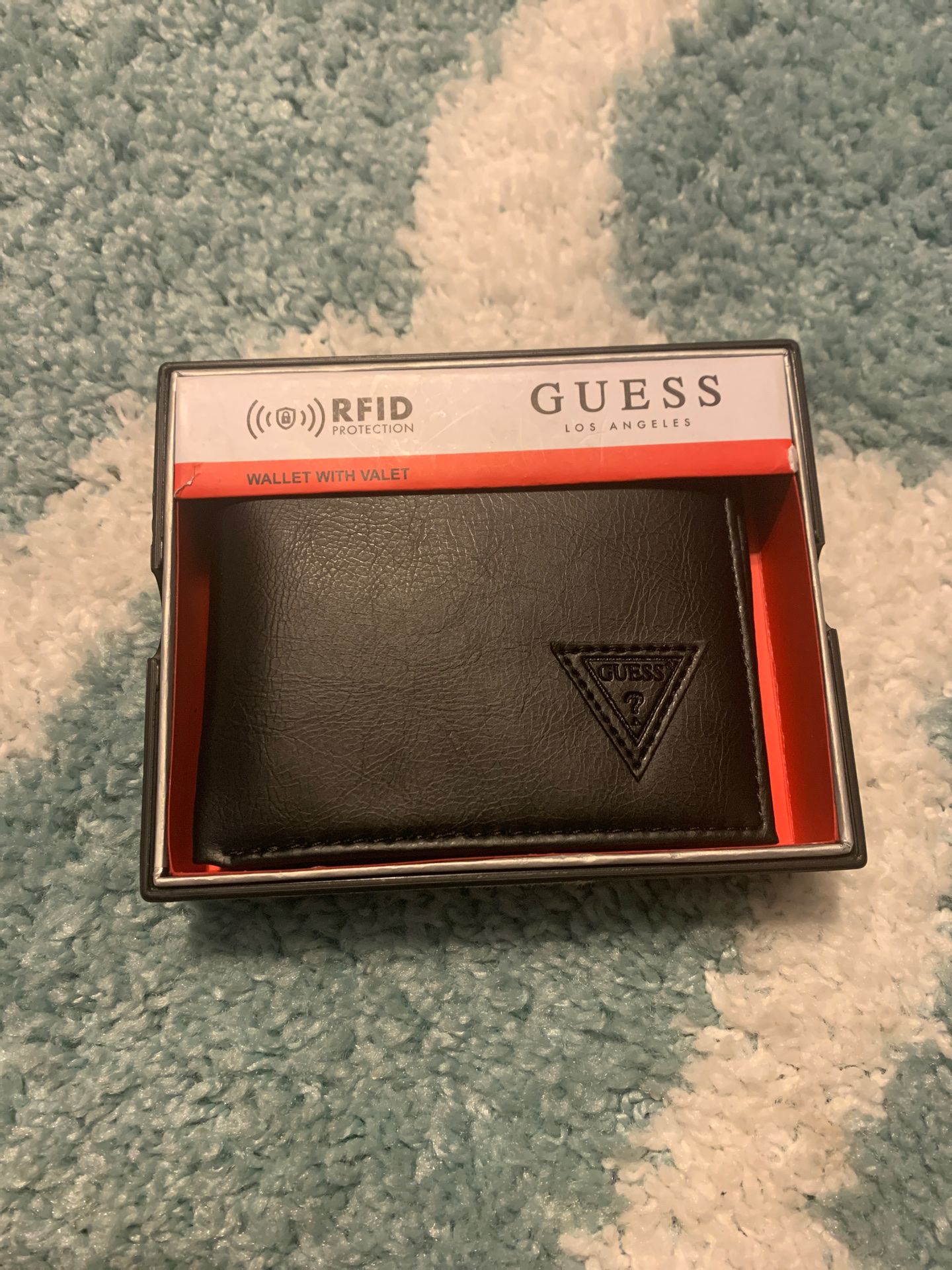 Guess men’s wallet