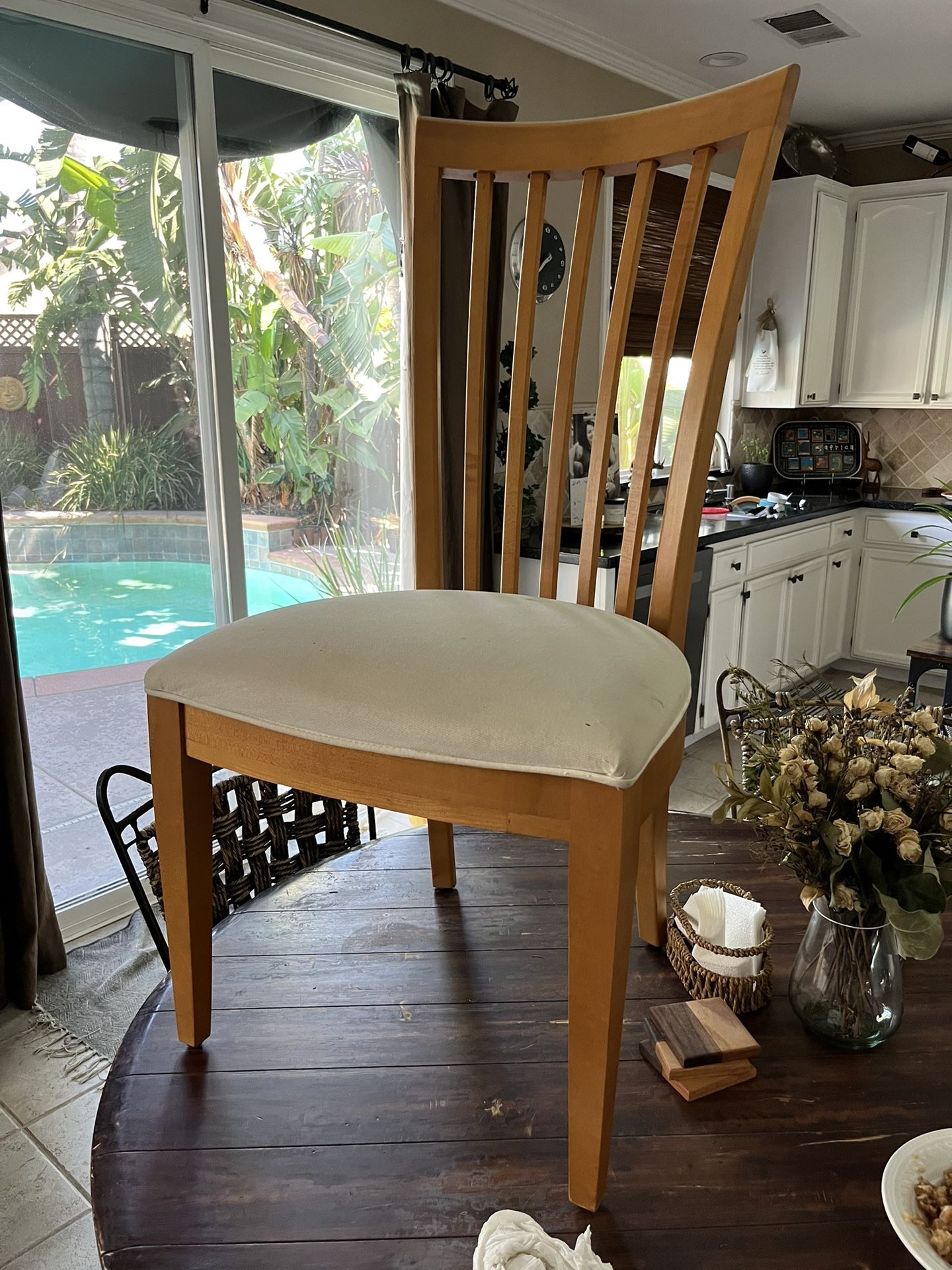 Dining Table and 6 Chairs