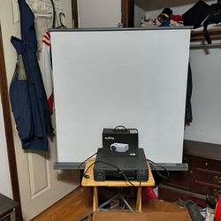 Auking Media projector with screen VCR and video tapes