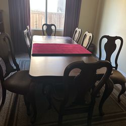 Dinning room table 8 chairs