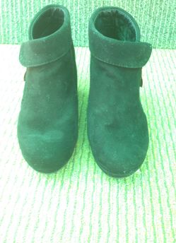 Boots girl size 12. $6.00