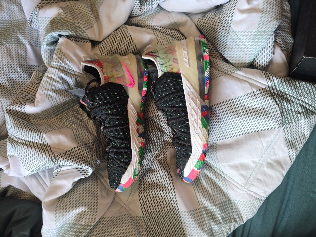 Nike Kid's Shoes Lebron 18 (GS) James Gang