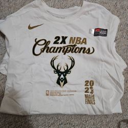 Milwaukee Bucks T-shirt