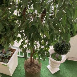 Four foot decorative tree