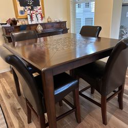 Dining Table/4 Chairs 