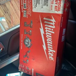 Milwaukee combo M 18 five tool combo kit