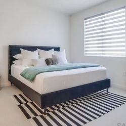 KING SIZE BED & Frame 