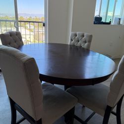 Expandable Round Dining Table with 4 Chairs – Solid Wood – Seats 4-6 – $50