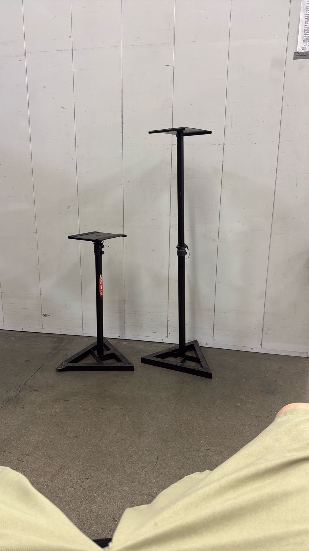 SPEAKER STANDS